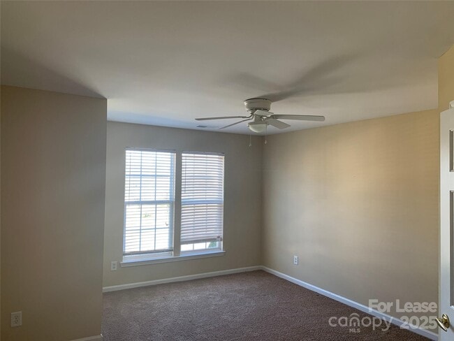 Building Photo - 4098 Holly Villa Cir