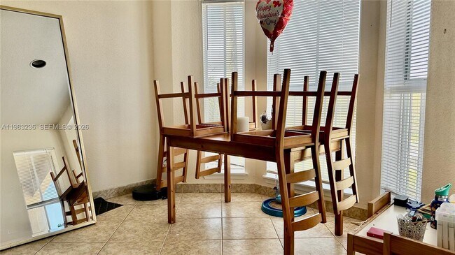 Building Photo - 977 Riverside Dr