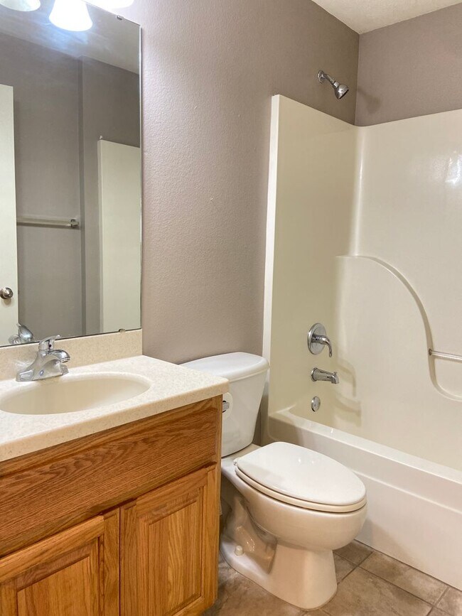 Building Photo - Condominium in FoxPointe