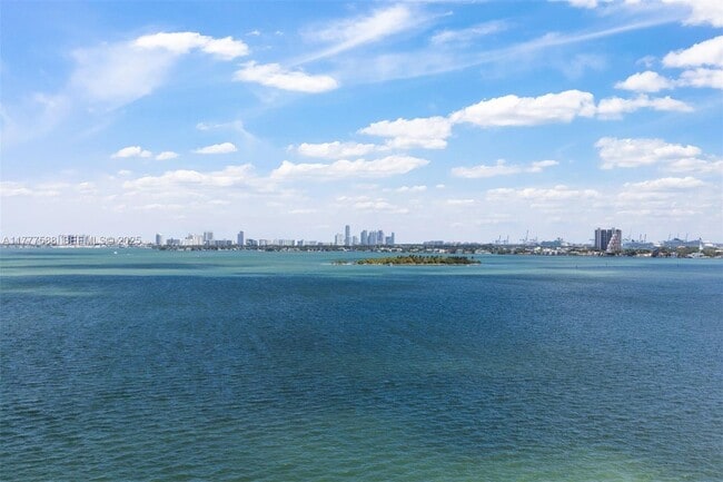 Building Photo - 2900 NE 7th Ave