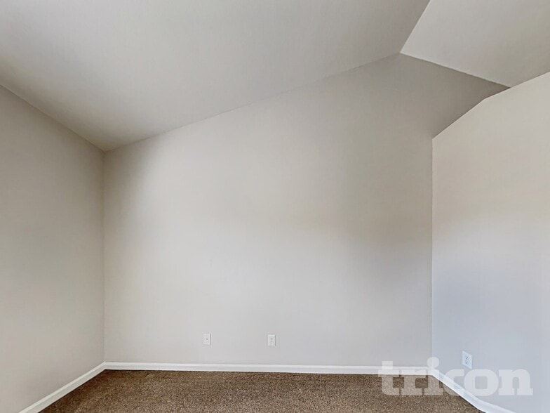 Building Photo - 10203 Green Hedge Ave