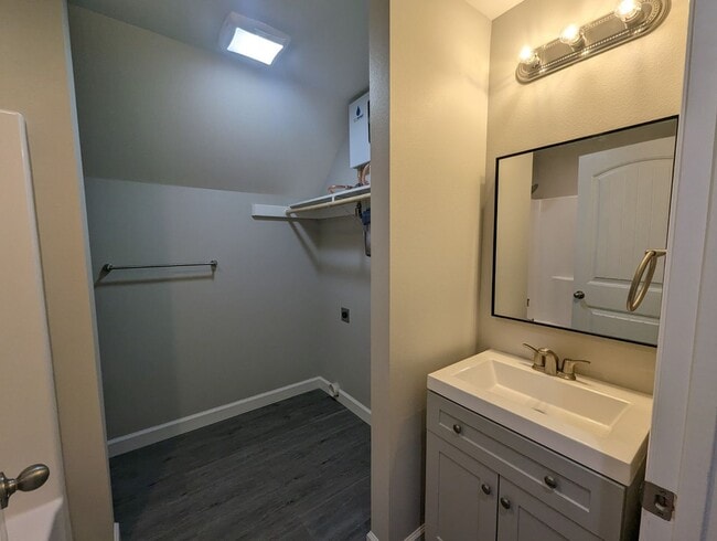 Building Photo - 1 Bedroom • 1 Bath Duplex on 23rd Street!