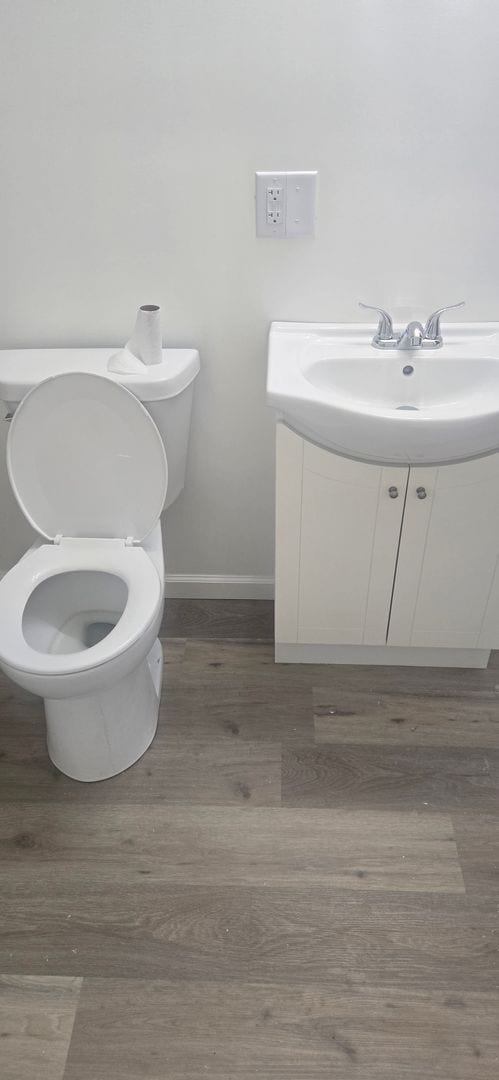 Building Photo - Newly Renovated