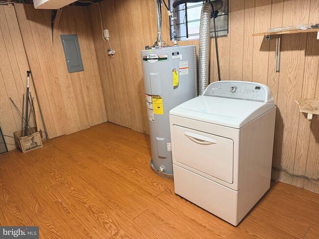 Building Photo - 5052 Lakeland Ct