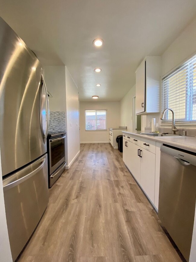 Building Photo - Charming House on 1/3 acre in El Quito Neighborhood!