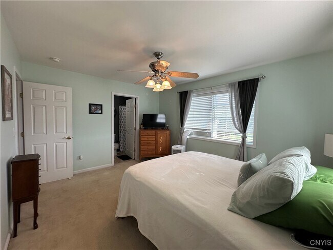 Building Photo - 737 Sleepy Hollow Rd