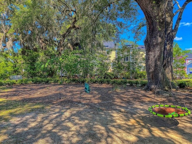 Building Photo - Stunning 3-Bed / 2.5-Bath Home in Park Cir...