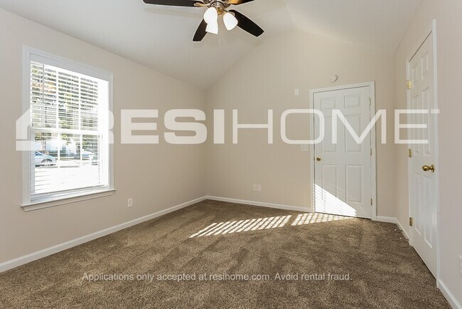Building Photo - 632 Zellwood Dr