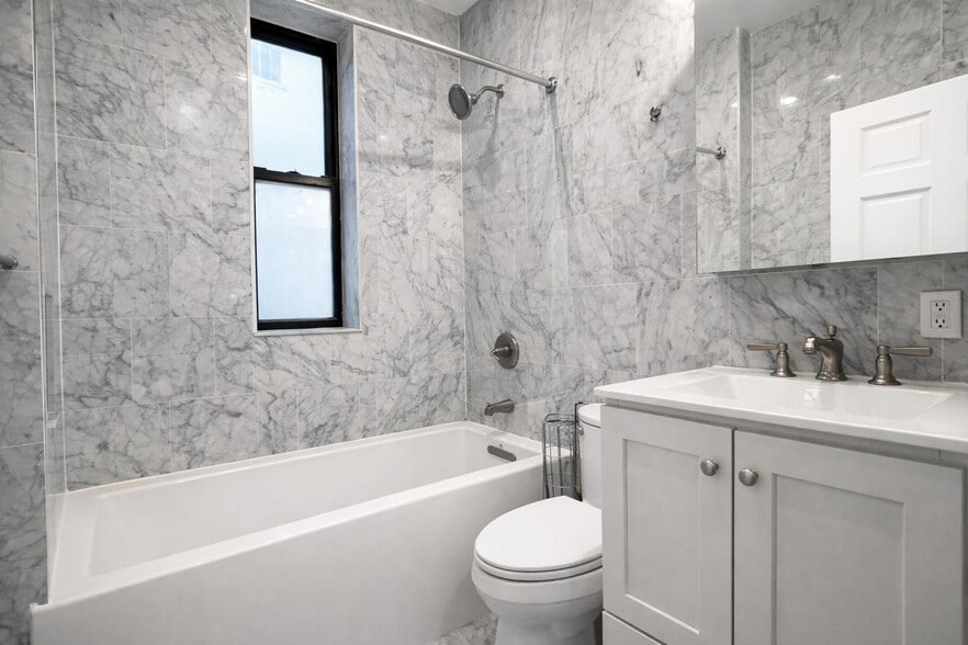 Building Photo - 41-47 ST.NICHOLAS TERRACE