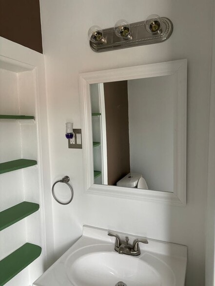 Building Photo - 203 W Lancaster Ave