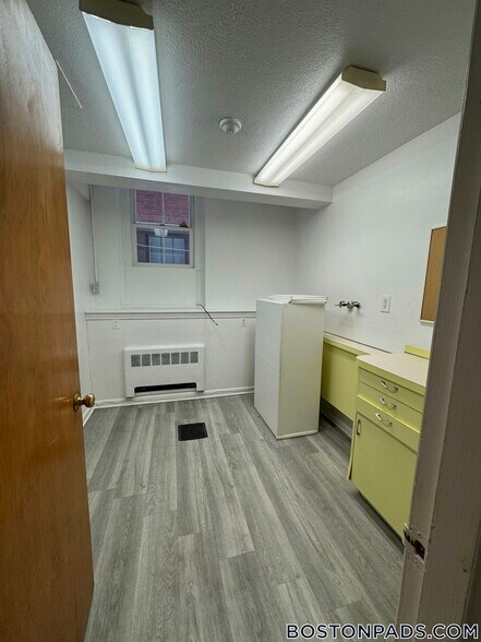 Building Photo - 1247 Beacon St