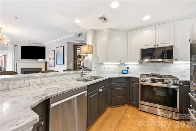 Building Photo - 401 N Church St