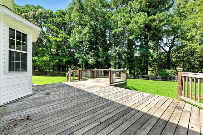 Building Photo - 6811 Dickens Ct E
