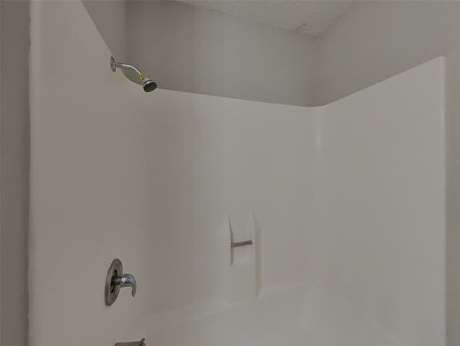 Building Photo - 2214 Townhall Ln