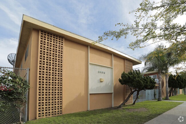 Building Photo - Berro Asset Building #0033