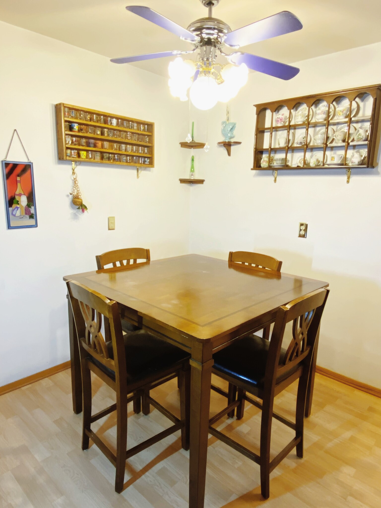 dining area - 1740 Boles St