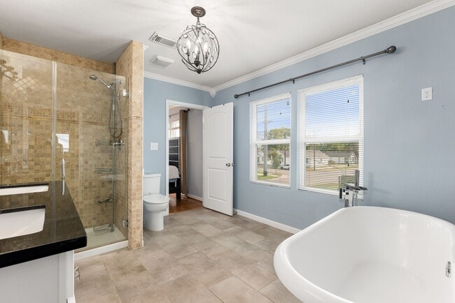 Building Photo - 2116 Live Oak St