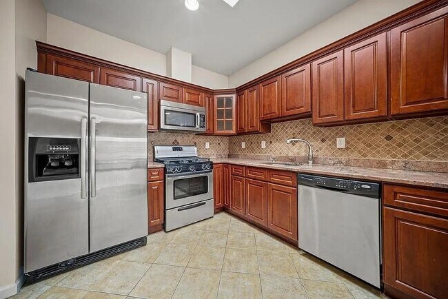 Building Photo - 41 Wright Ave