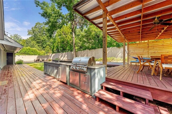 Building Photo - 235 Hillside Dr NW