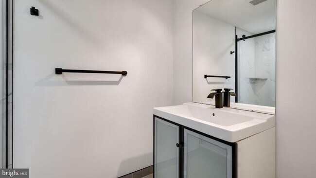 Building Photo - 444 N 4th St