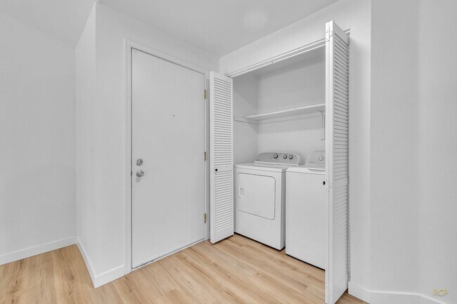 Building Photo - Bluebird Cozine Creek ***MOVE IN SPECIAL $...