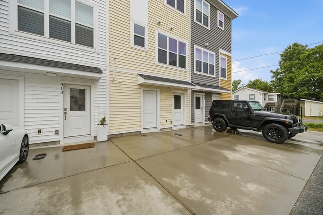 Building Photo - 909 Baltic Ave
