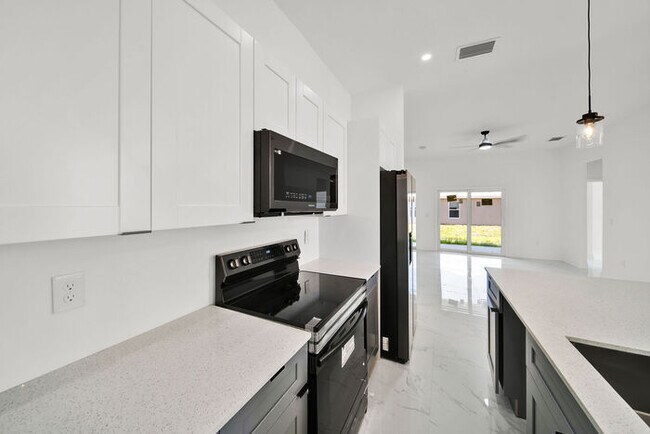 Building Photo - 4766 Nelson Dr