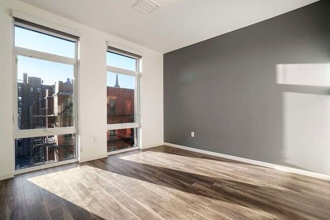 Building Photo - 839 Beacon St