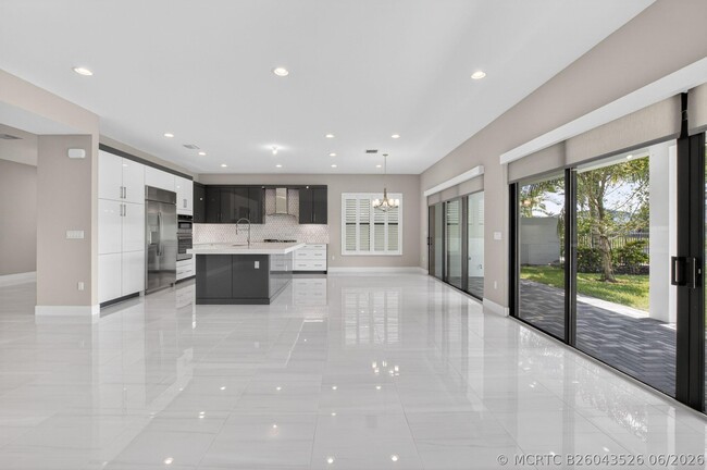 Building Photo - 17089 Rainbow Fls Trl