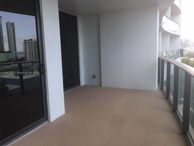 Building Photo - 1600 NE 1st Ct