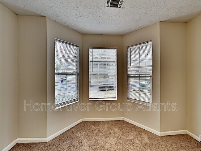 Building Photo - 622 Waynes Ct SE