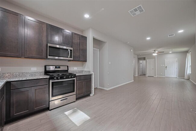Building Photo - 24742 Russet Bluff Trl