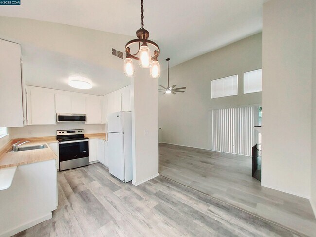 Building Photo - 3712 Willow Pass Rd