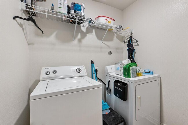 Building Photo - 113 Stratton Ln