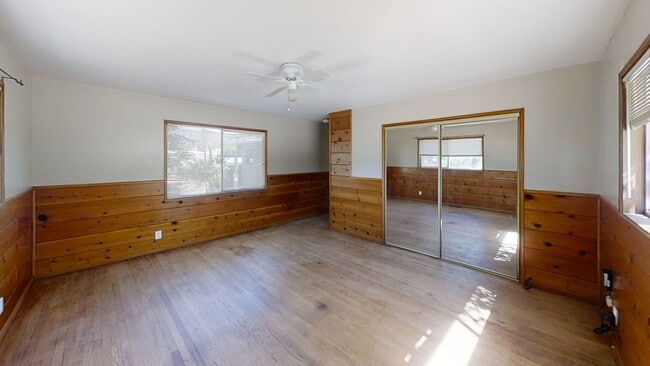 Building Photo - Looking for space, look no further!