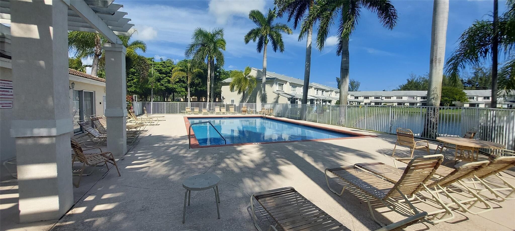 Building Photo - 4967 SW 32nd Ave