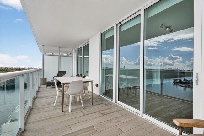 Building Photo - 400 Sunny Isles Blvd