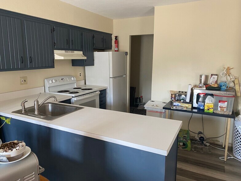 Kitchen has new stainless steel refrigerator since photo taken - 500 Campbell Cir