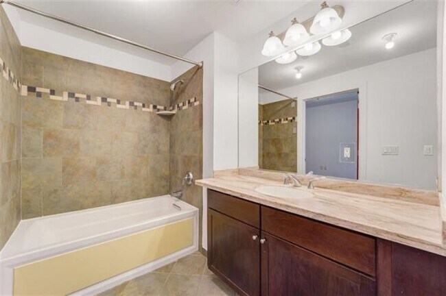 Building Photo - 66 Morris St