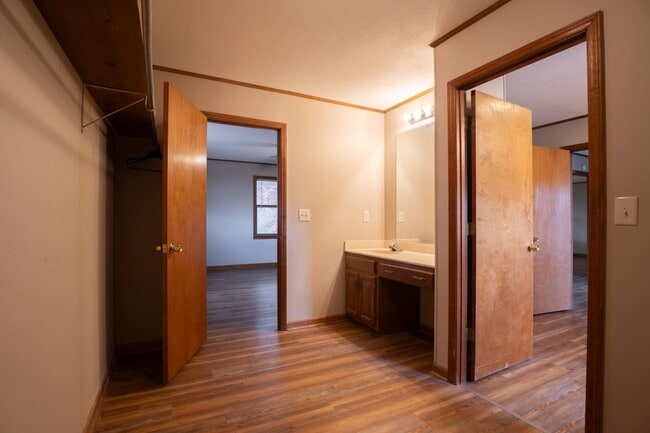 Building Photo - 4 Bedroom, 2 Bathroom Home in Greene Count...