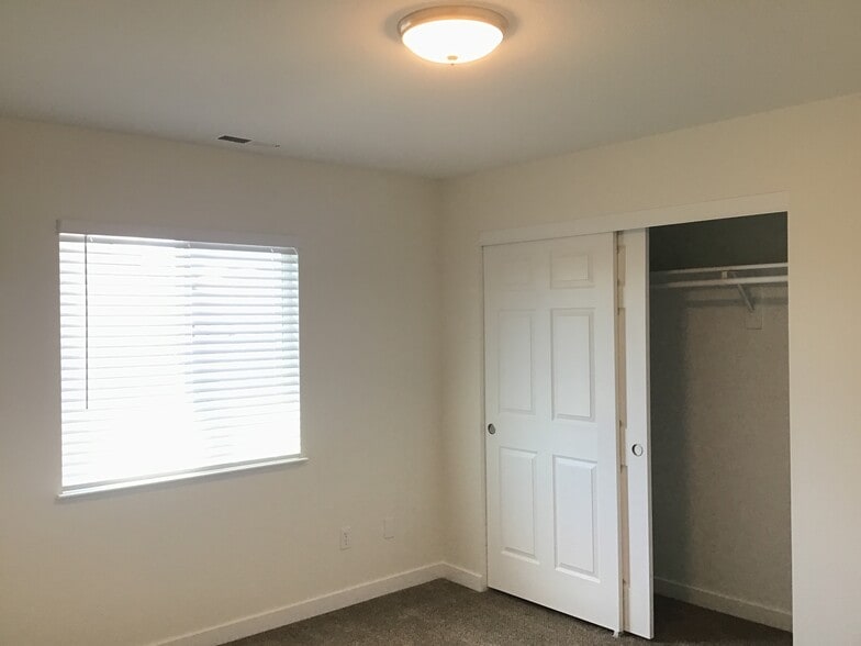 Building Photo - 18258 Oakbrook Ln