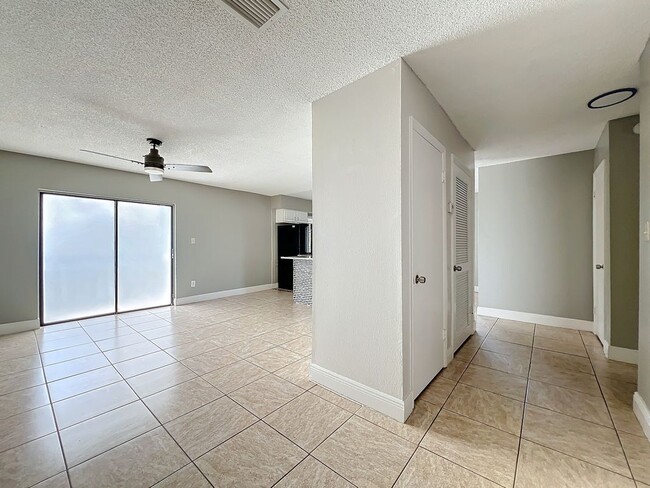 Building Photo - 163 Springwood Cir