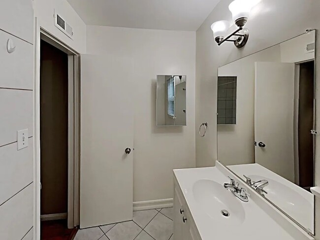 Building Photo - 15440 Romar St