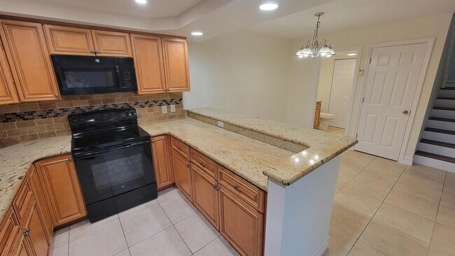 Building Photo - 606 6th Ln