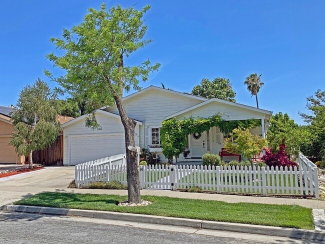 Primary Photo - Beautiful 3 Bedroom, 2 Bathroom Remodeled ...