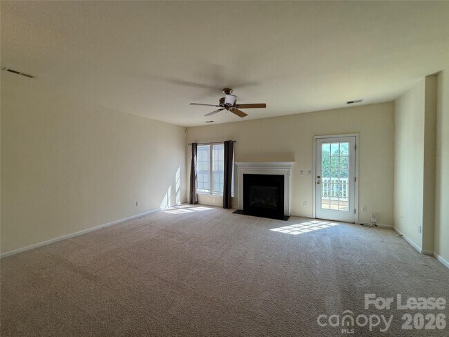 Building Photo - 9766 Blossom Hill Dr