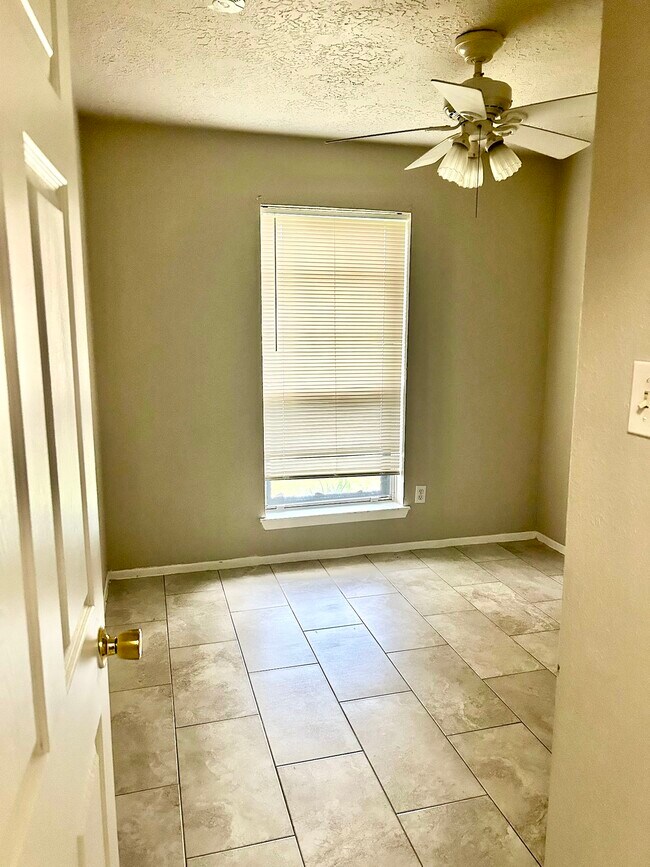 Building Photo - 23811 Firegate Dr
