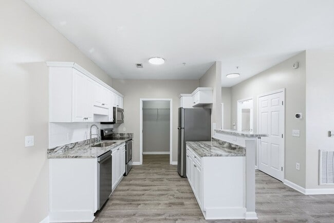 Building Photo - 2 Bedrooms 2 Bathrooms Condo