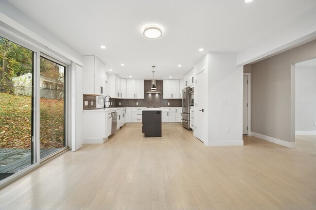 Building Photo - 134 Hillside Ave