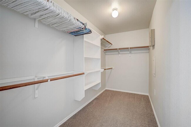 Building Photo - 5800 Silver Screen Dr